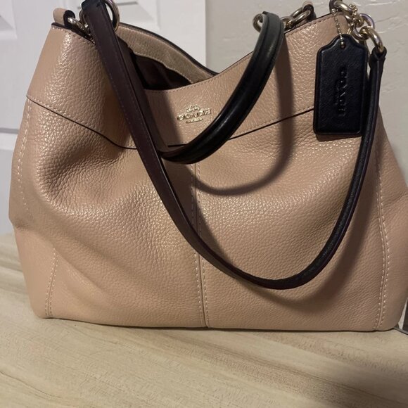 COACH LEXY LEATHER SHOULDER Bag Color Beechwood /black/light - Picture 2 of 8